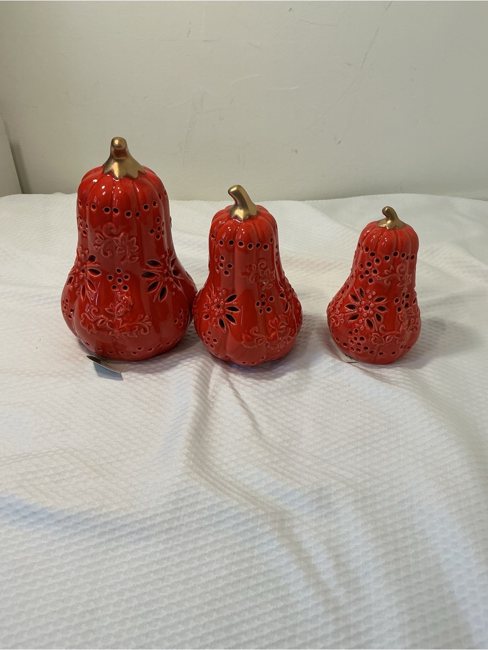 Temp-Tations Red Ceramic Pear Accent Set with Gold Stems